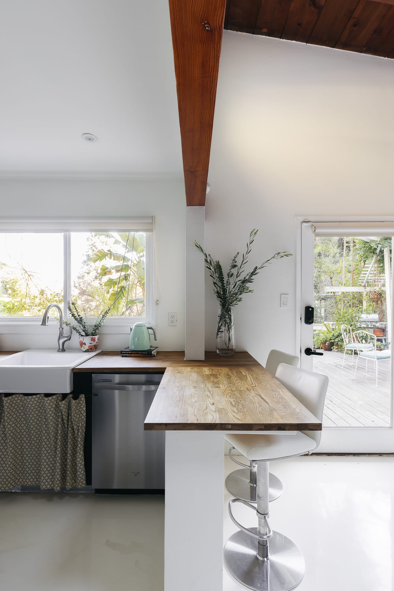 Tranquil and Private Mid Century in Beachwood Canyon