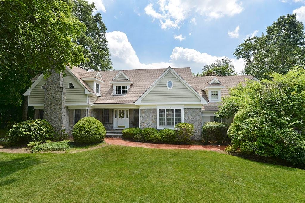 44 Waddell Ct