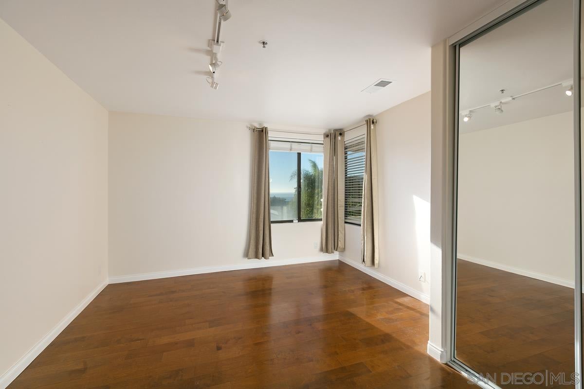 5726 La Jolla Blvd #206