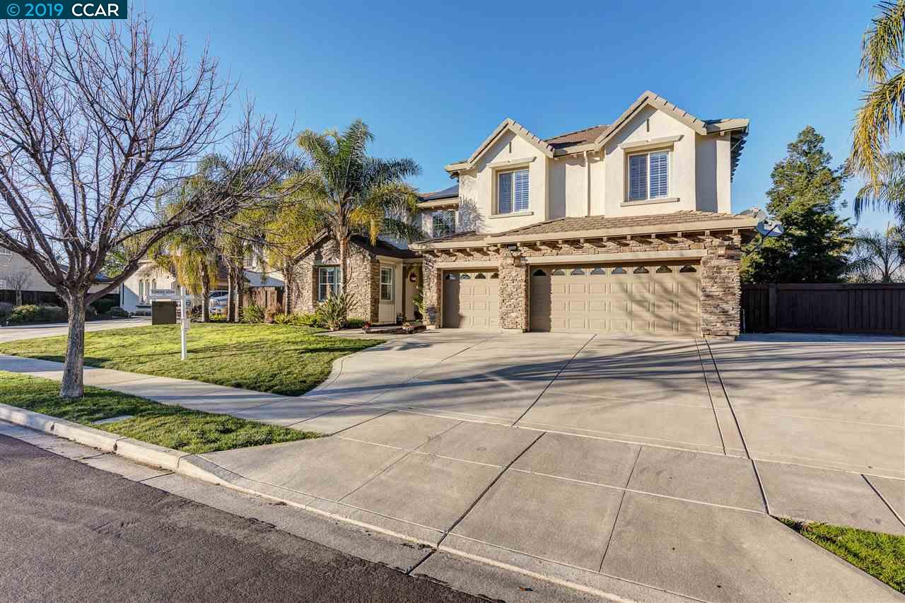 1449 Pinegrove Way