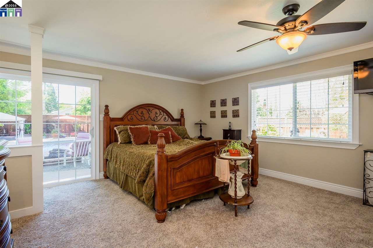 260 Clydesdale Dr