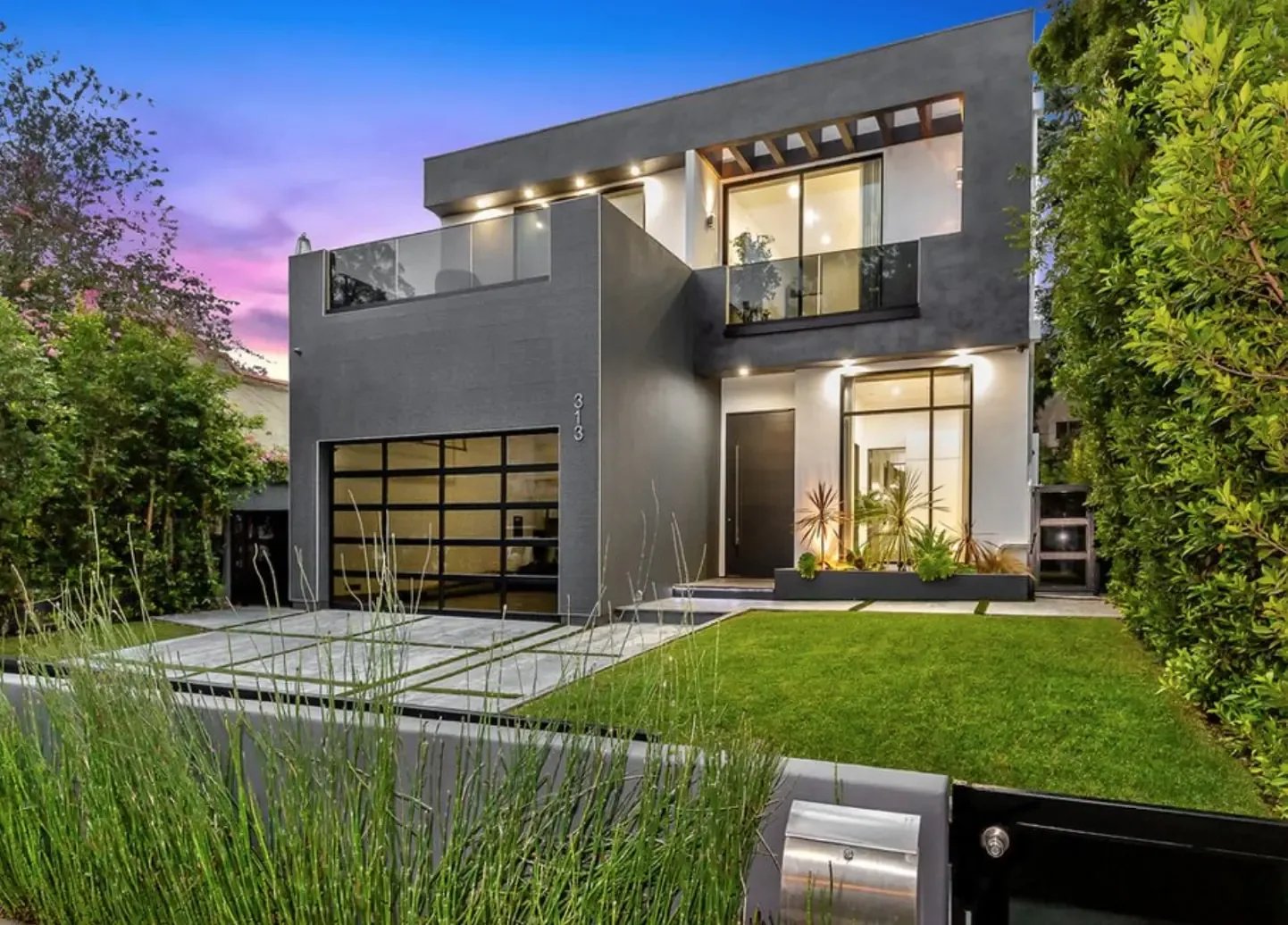313 S La Peer Dr