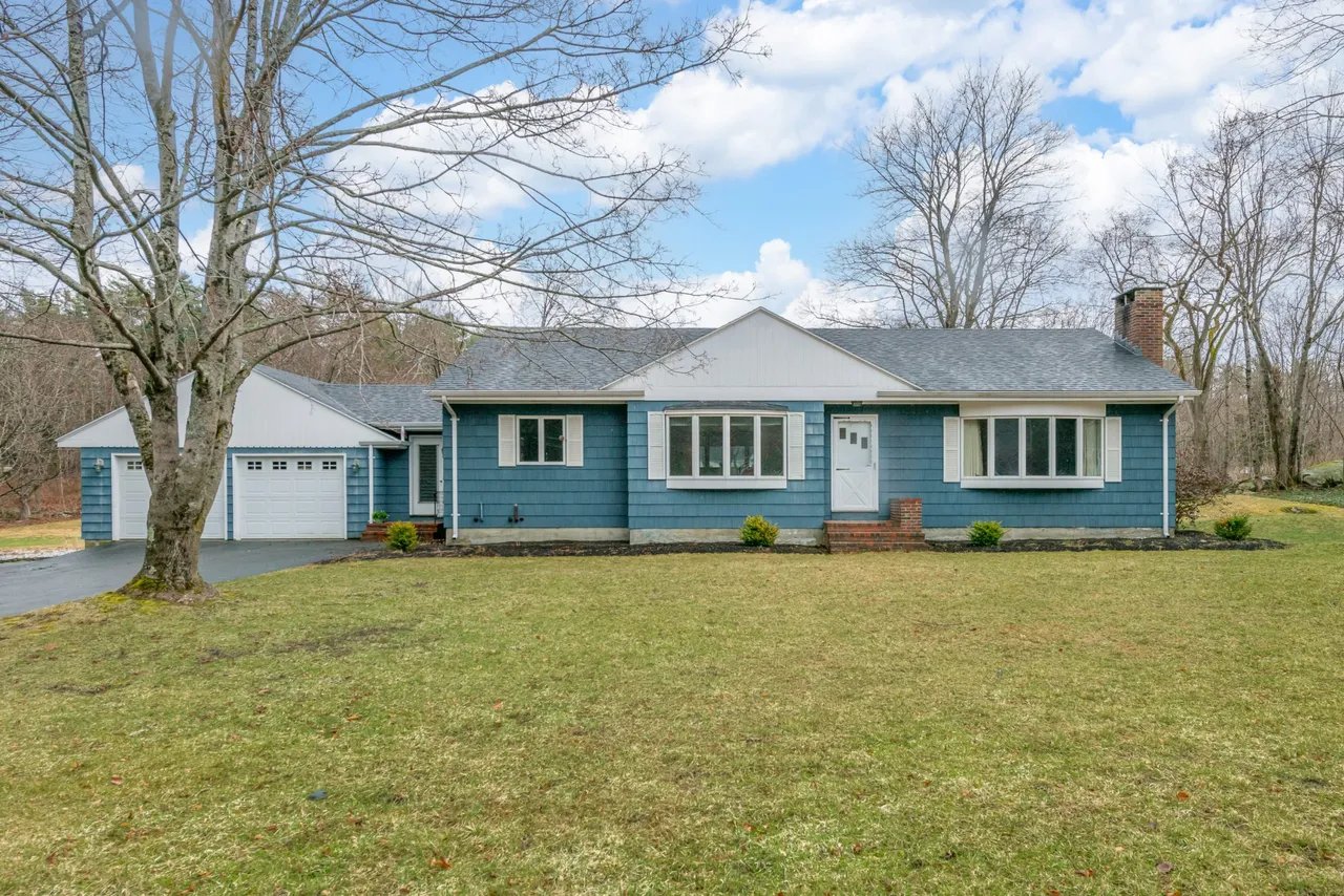 New Listing!140 Falmouth Road, Falmouth, ME 04105 – $535,000