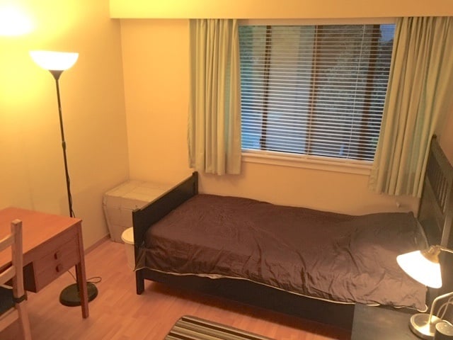 2044 Deep Cove Cres