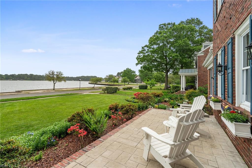Colonial Place / Riverview