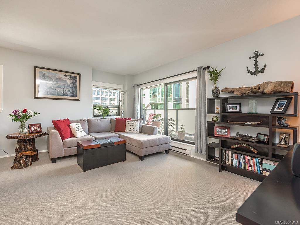 206-770 Cormorant St