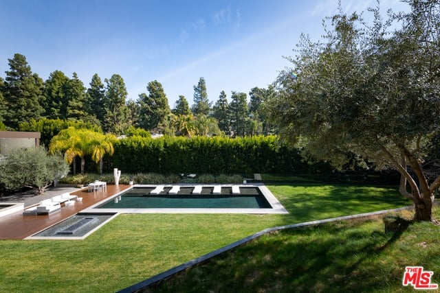 Lodge Garden