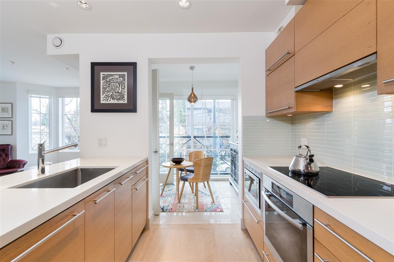 202-4463 W 10th Ave