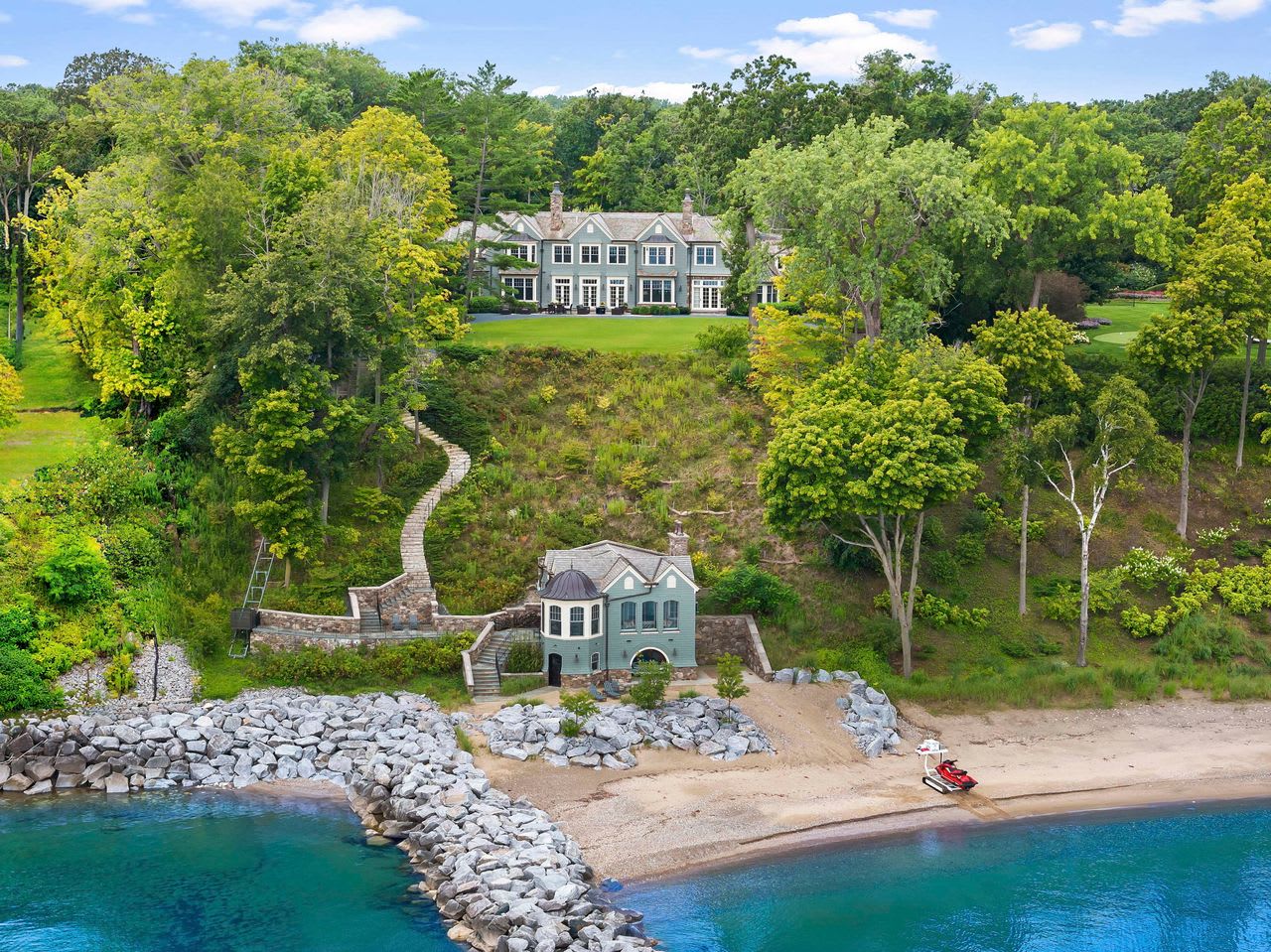 'Rockland' the Exquisite Lakefront Estate