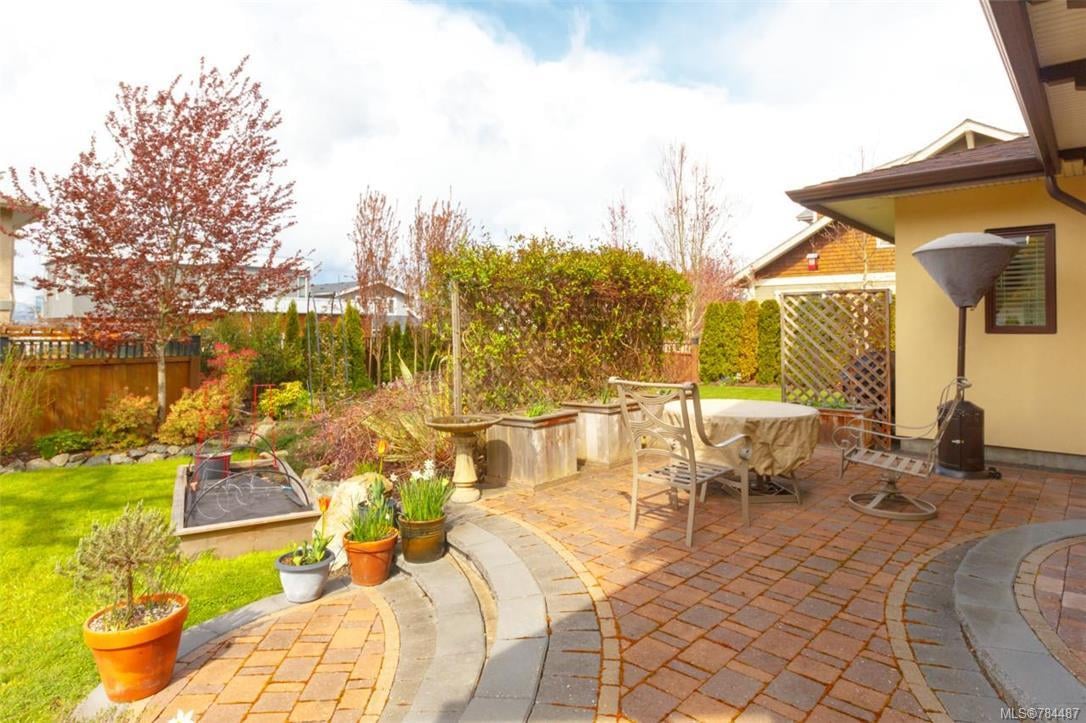 10100 Tsaykum Rd, North Saanich