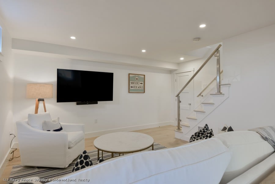 36 Lyons Ln