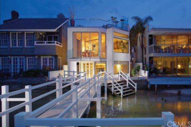 1008 E Balboa Blvd