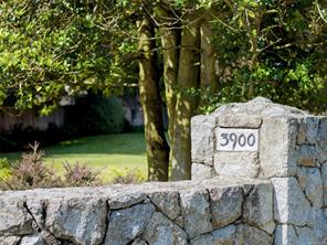 3900 Cadboro Bay Rd