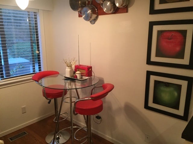 2044 Deep Cove Cres