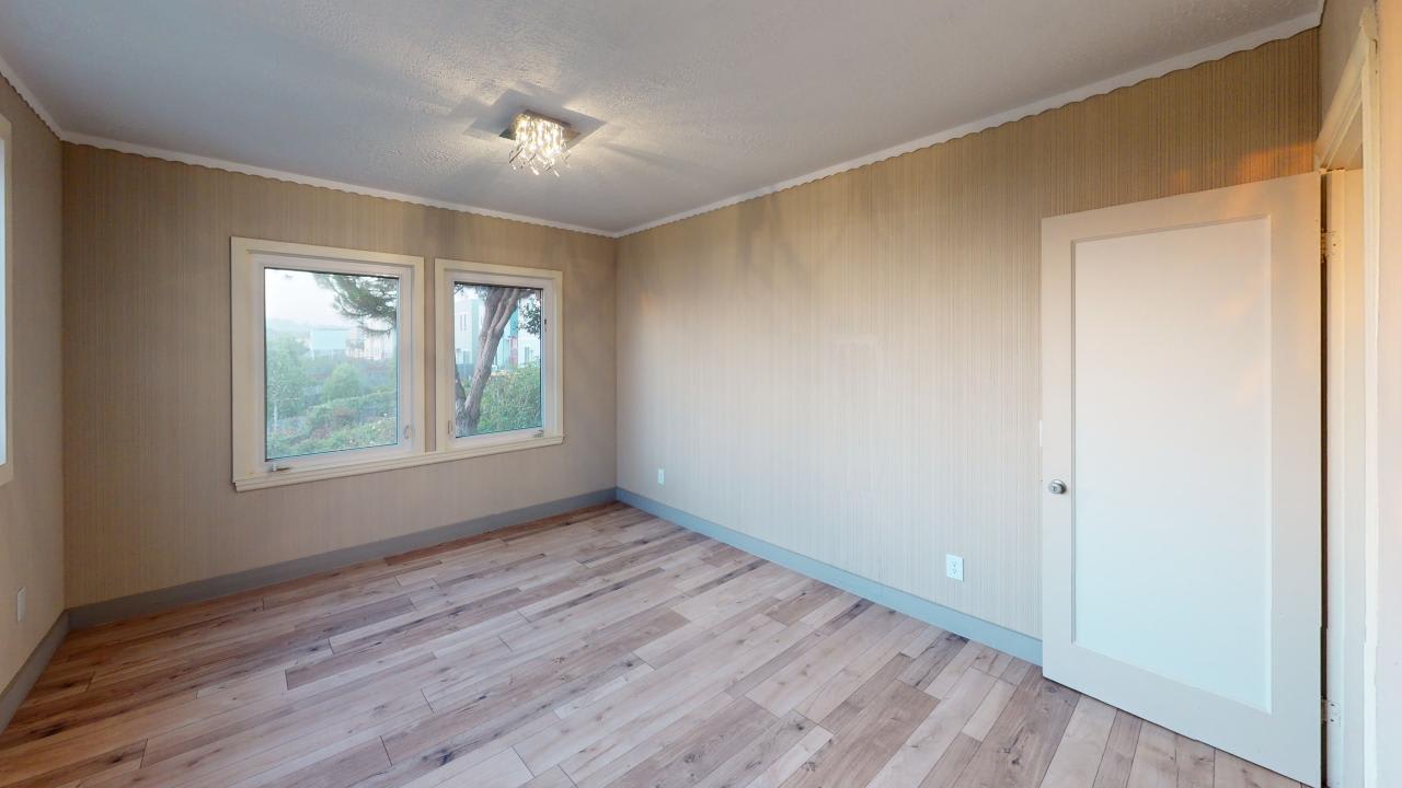 Renovated Sunset Semi-detached House with Center patio & Ocean Views: 3524 Kirkham