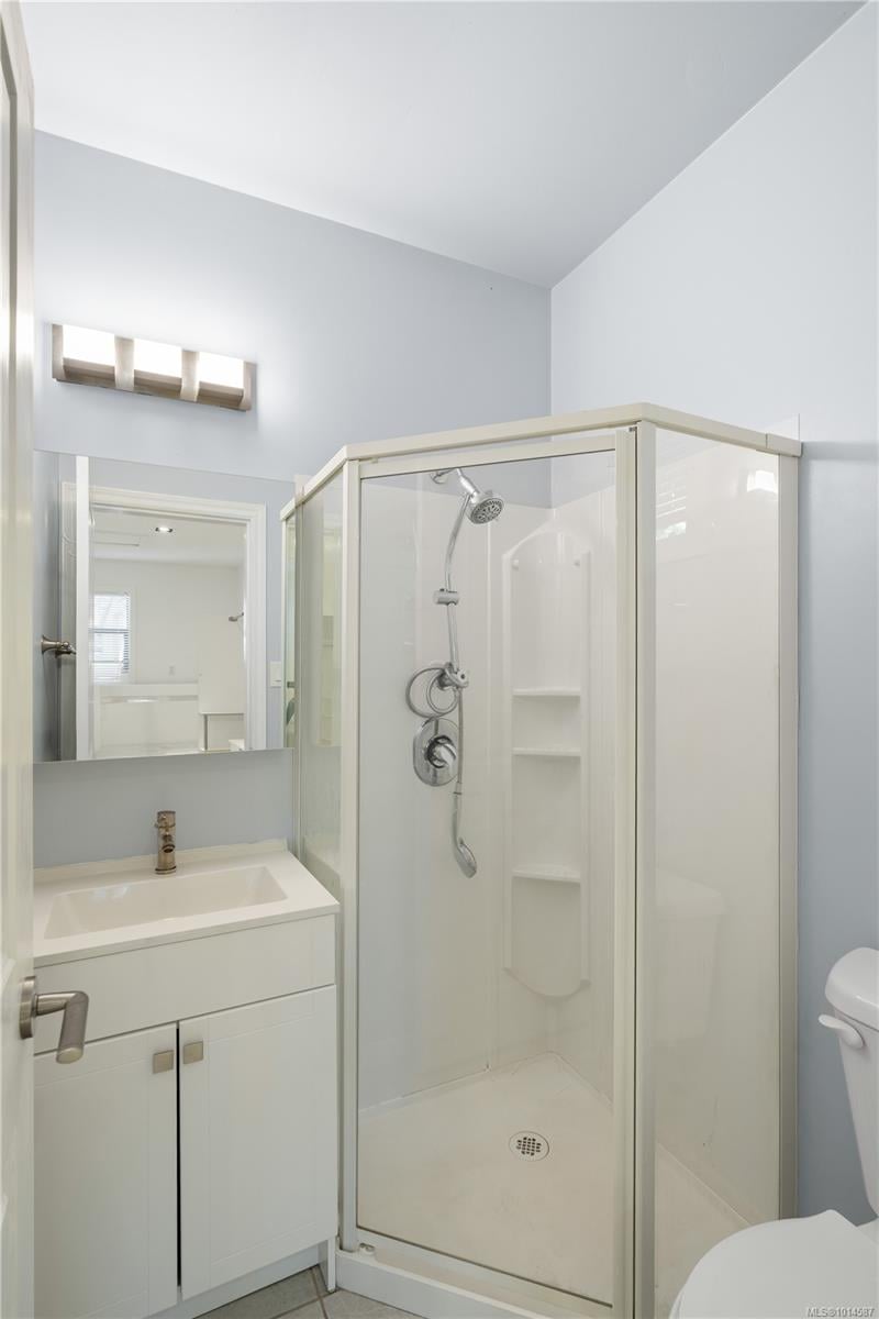4101 Scoones Pl, Saanich