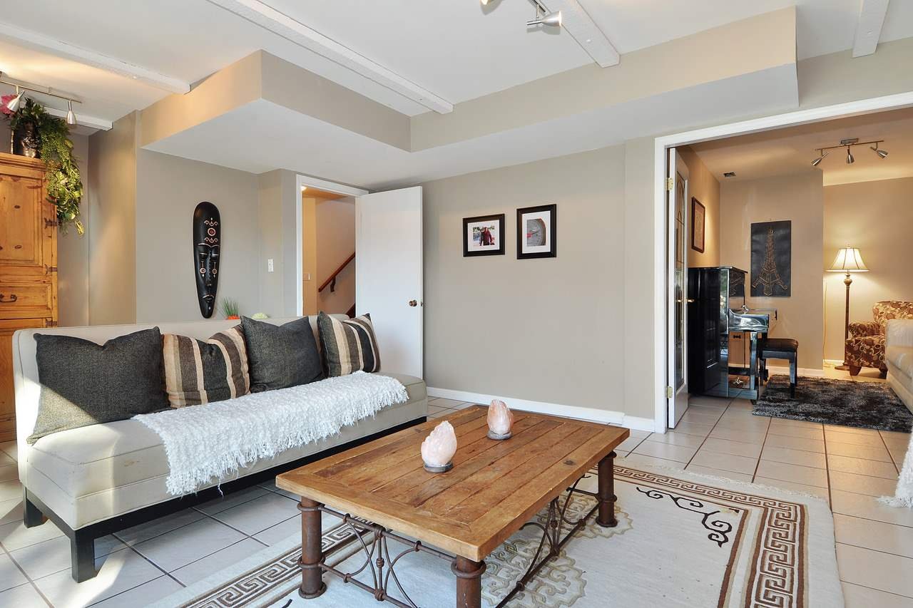 3182 Strathaven Ln