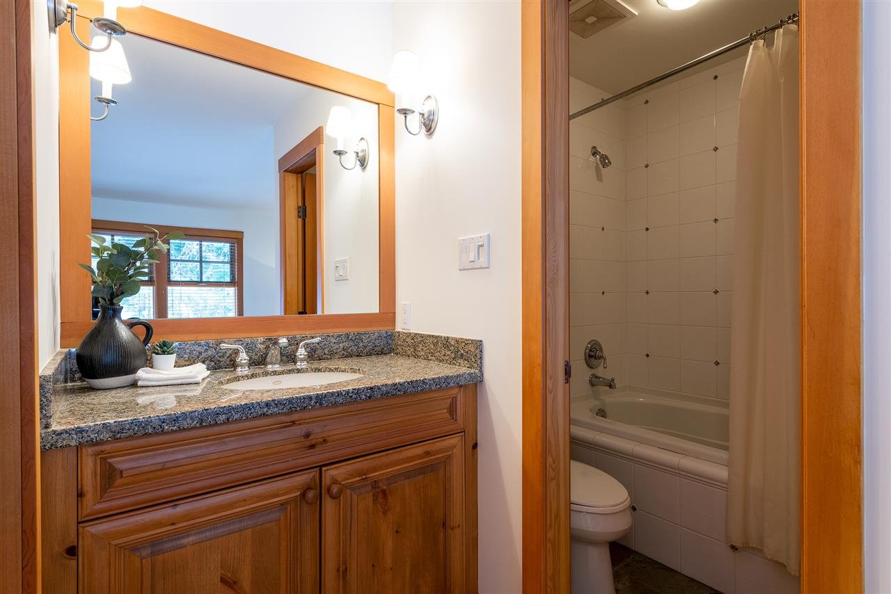 4-4676 Blackcomb Wy