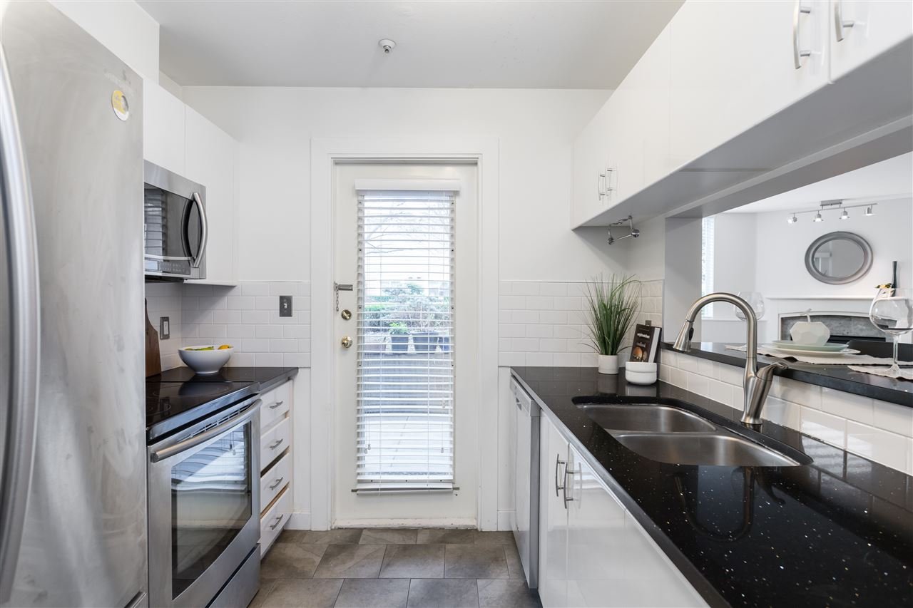 112-8460 Jellicoe St