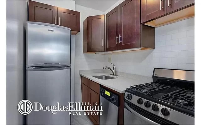 401 West 45th Street Unit: 4E