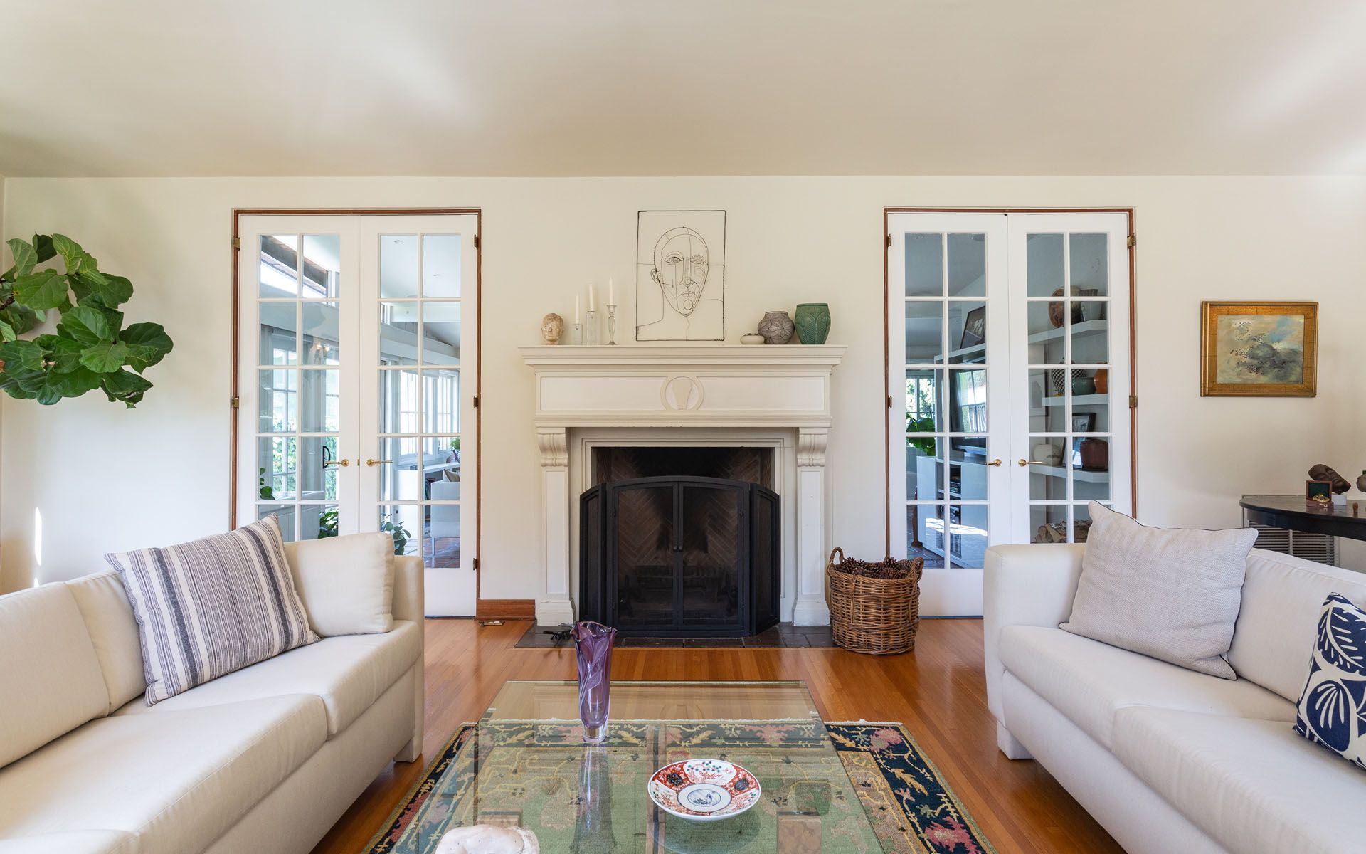 329 N Van Ness Ave, Larchmont