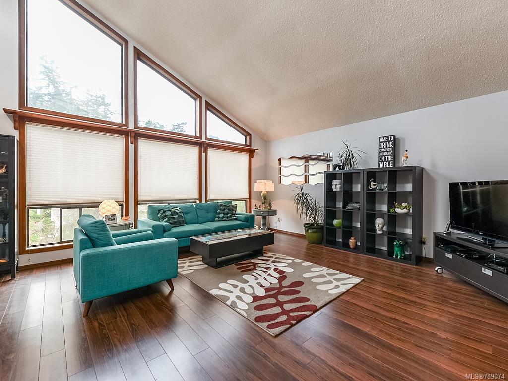4257 Moorpark Pl, Saanich