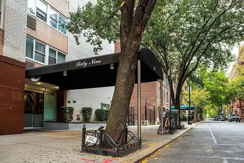 69 W 9th St, #6A