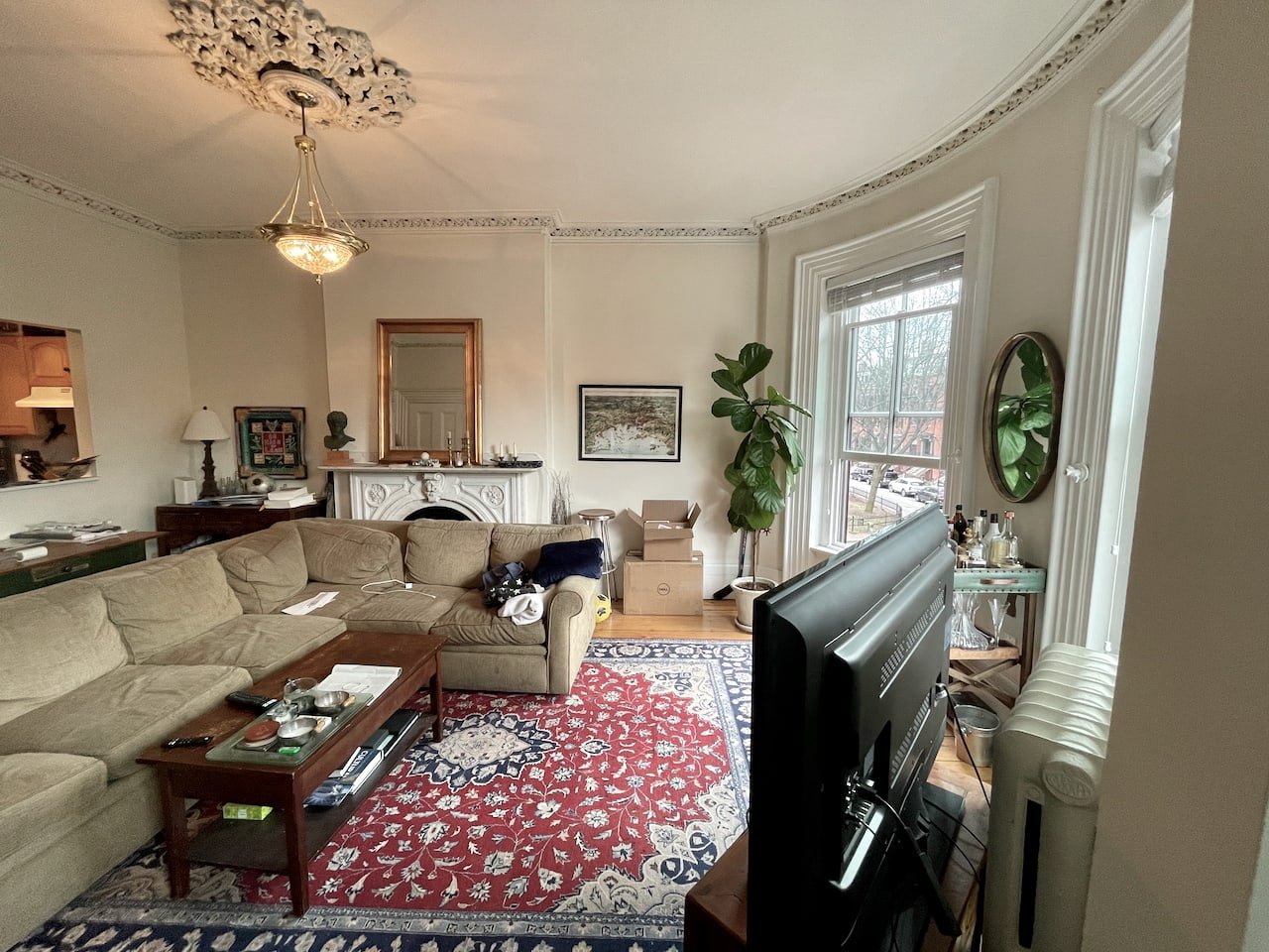 Beautiful Union Park 1 bed 1 bath w/ heat and hot water included - Laundry right outside your door! 