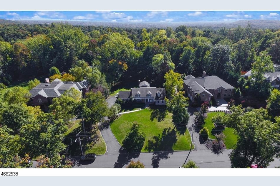281 Hartshorn Dr