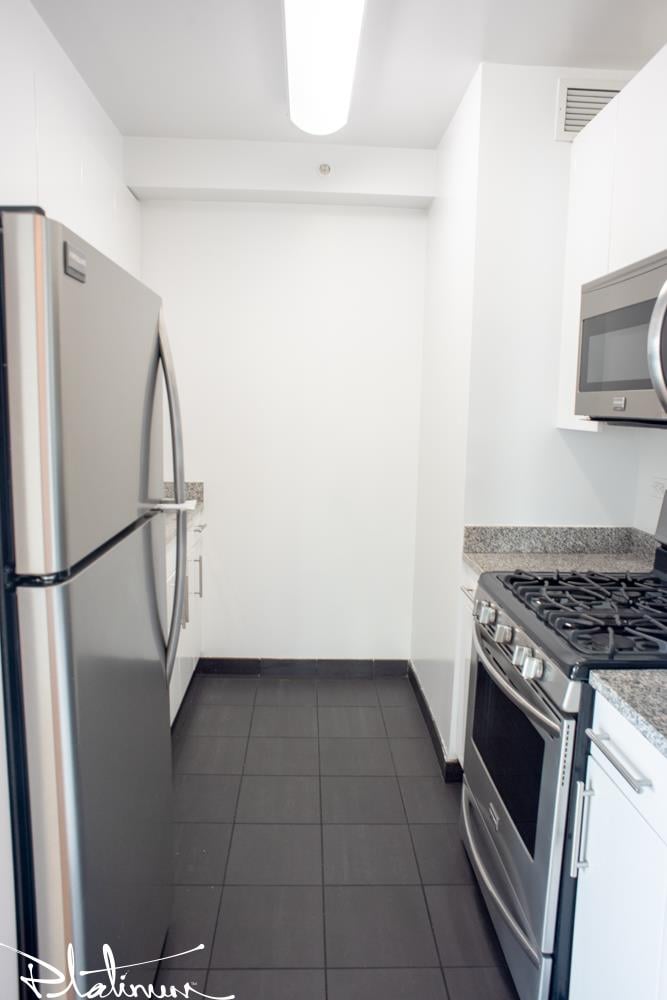 455 West 37th Street, Apt 1401