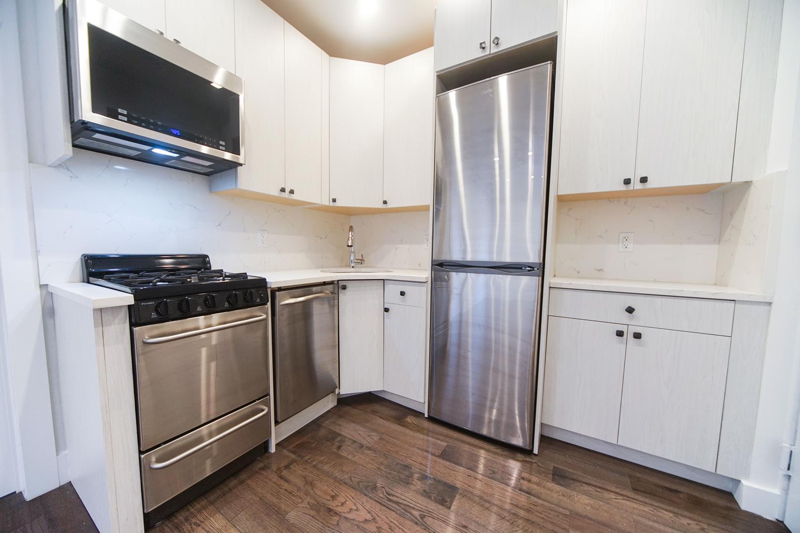 152 Thompson Street, Apt 3-E