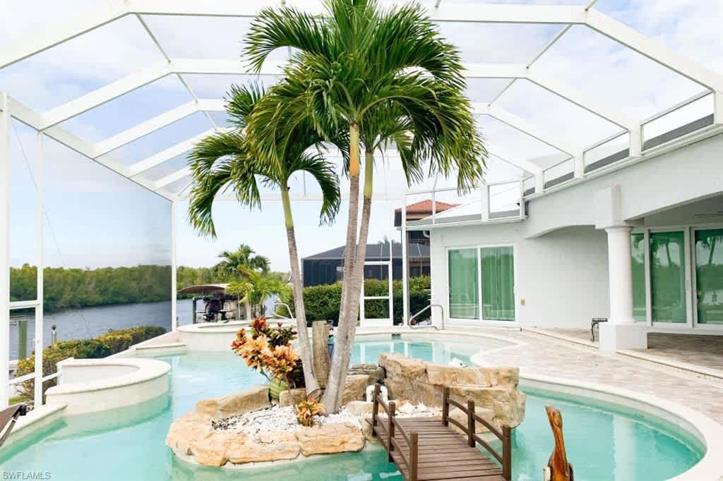 3916 Surfside Blvd 