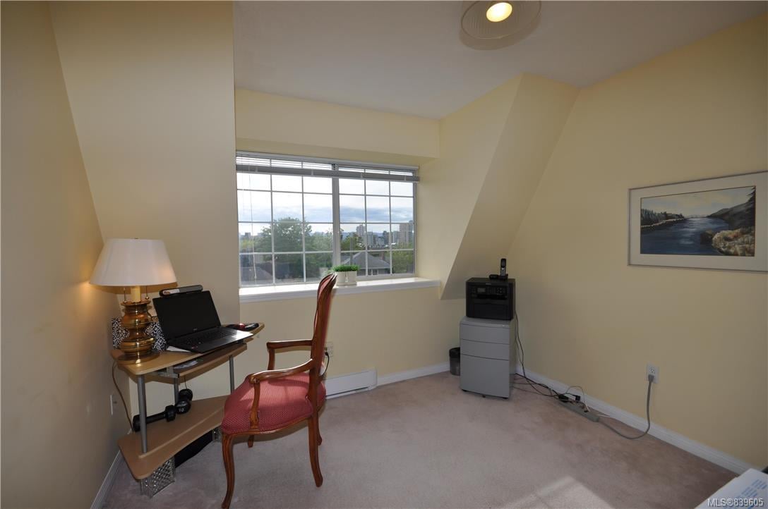 405-1220 Fort St