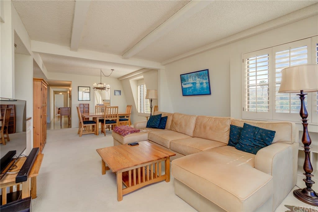 2357 Palos Verdes Drive W Unit: 7