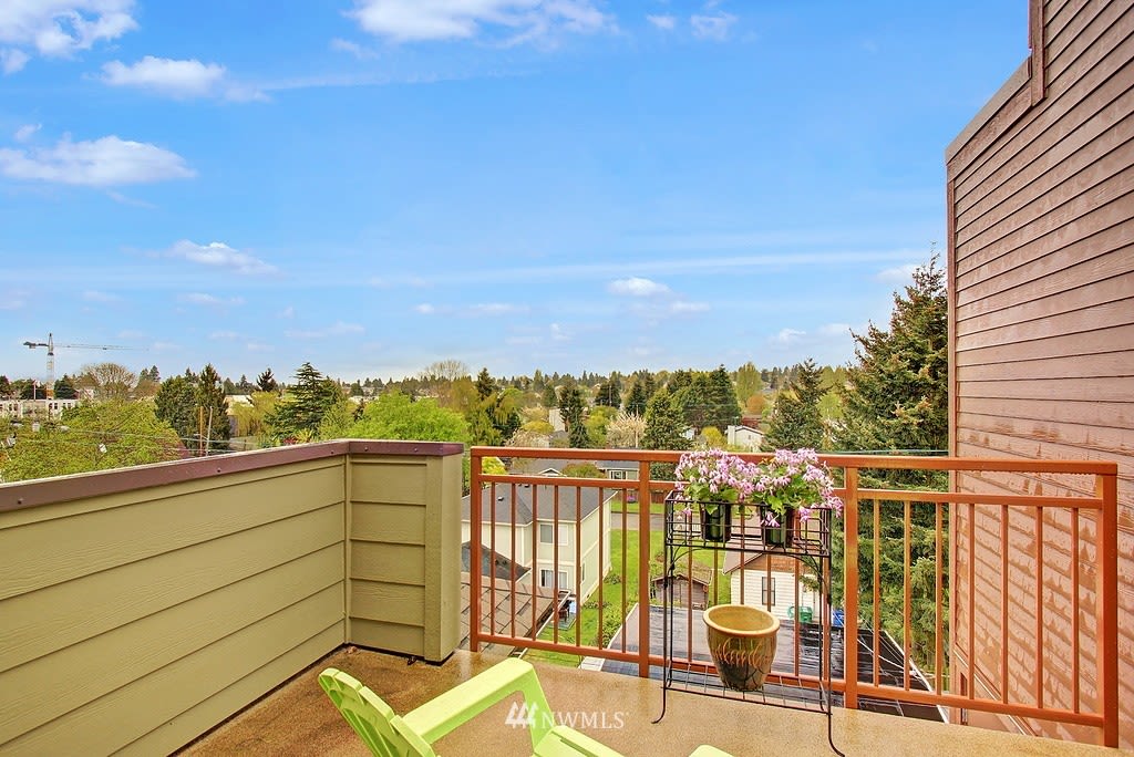 8745 Greenwood Ave N, #401