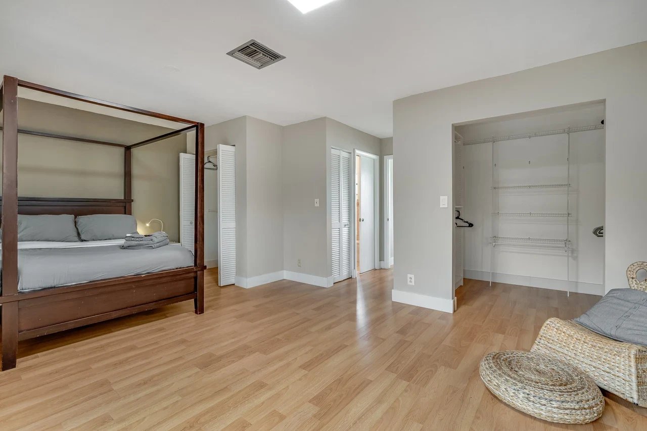 2530 NE 9th Street