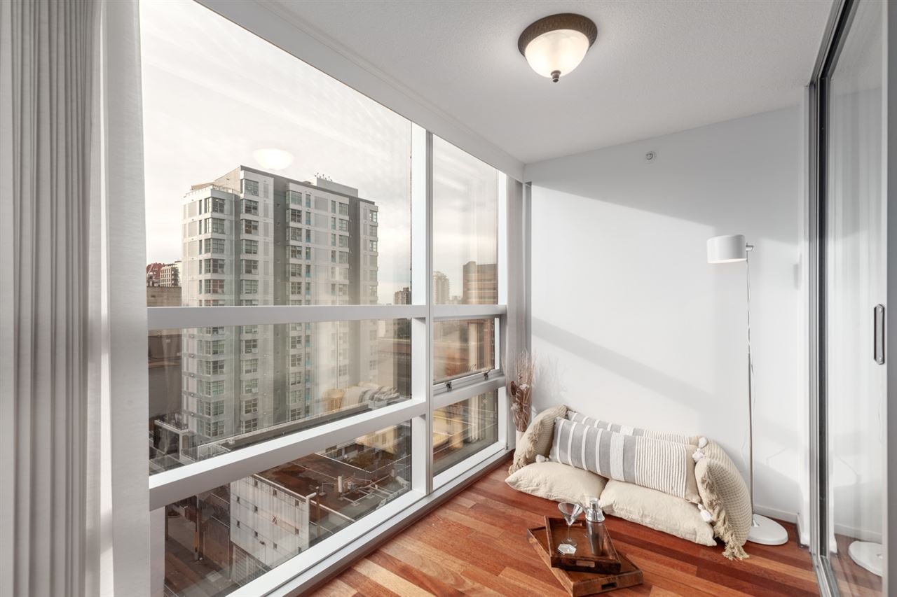 1102-1050 Burrard St