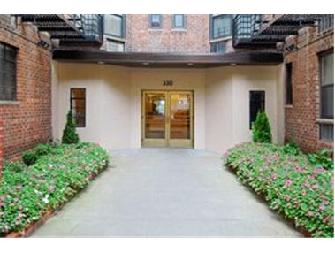 330 East 70th St, 4K