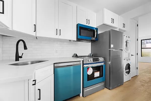154 North Ninth Street Unit: 2R
