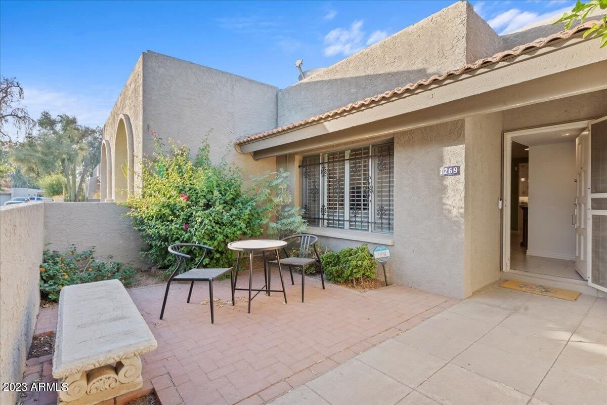 7269 N VIA NUEVA