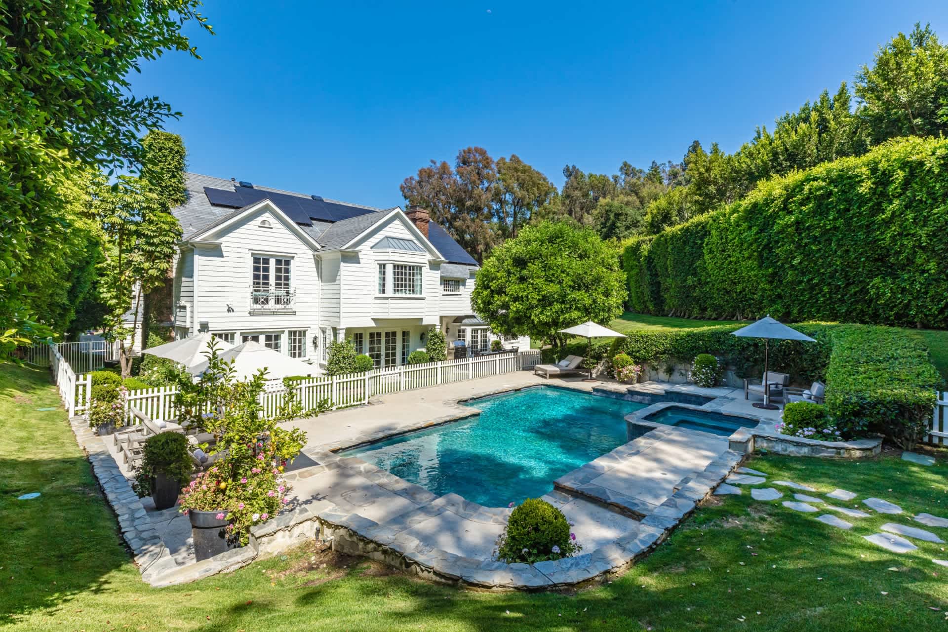 12097 Summit Cir, Beverly Hills