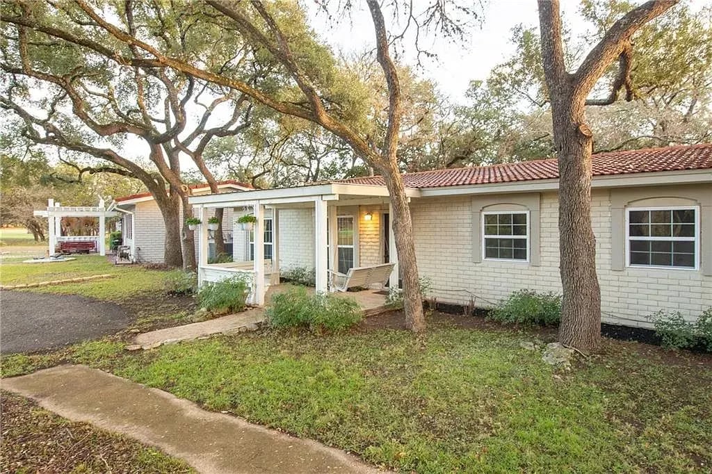 102 Woodcreek Dr