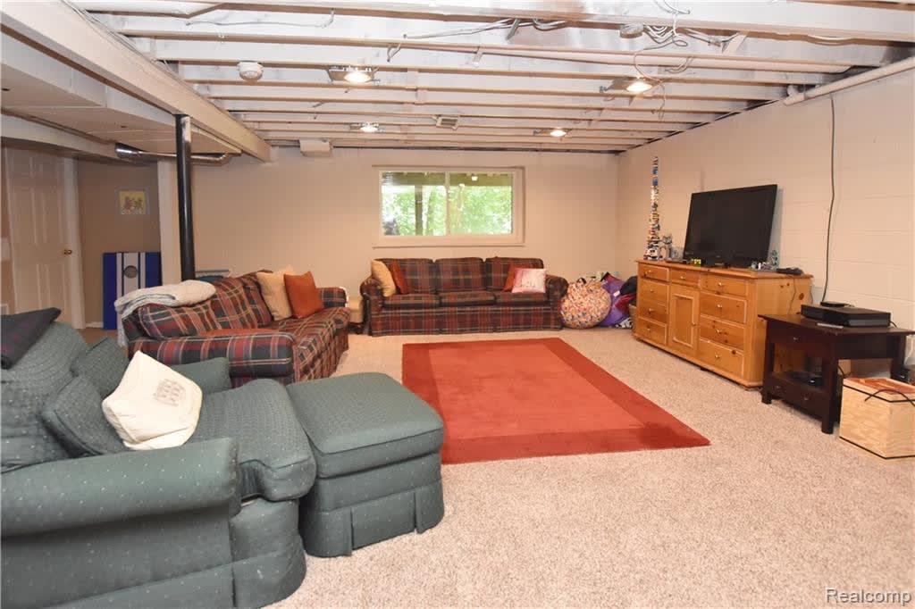 1313 LAKESIDE Drive