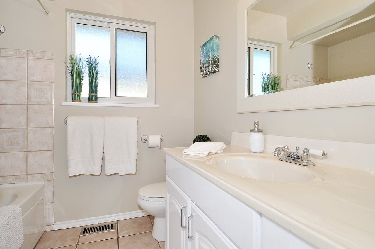 3182 Strathaven Ln
