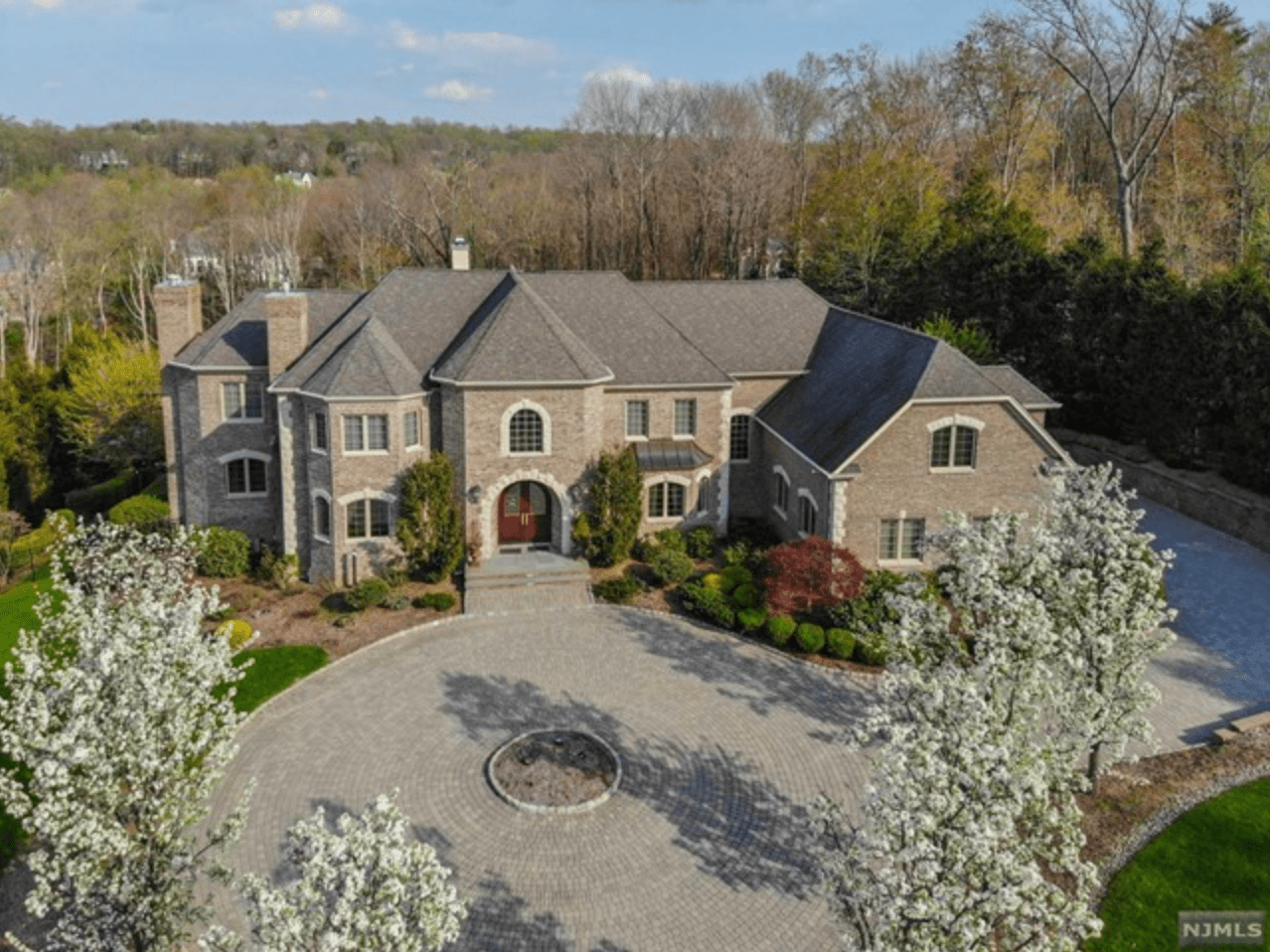 25 Brams Hill Dr