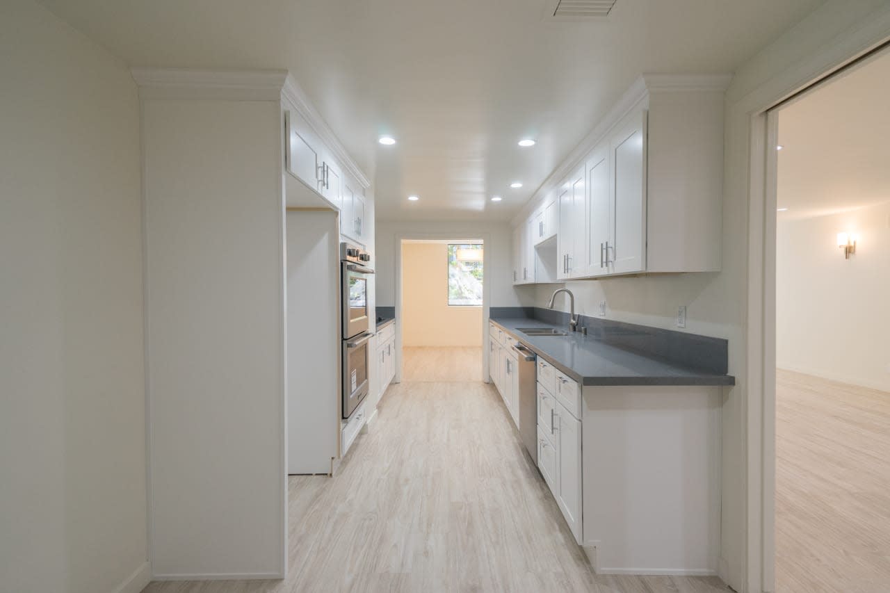 Bright and Open Maple Apartment