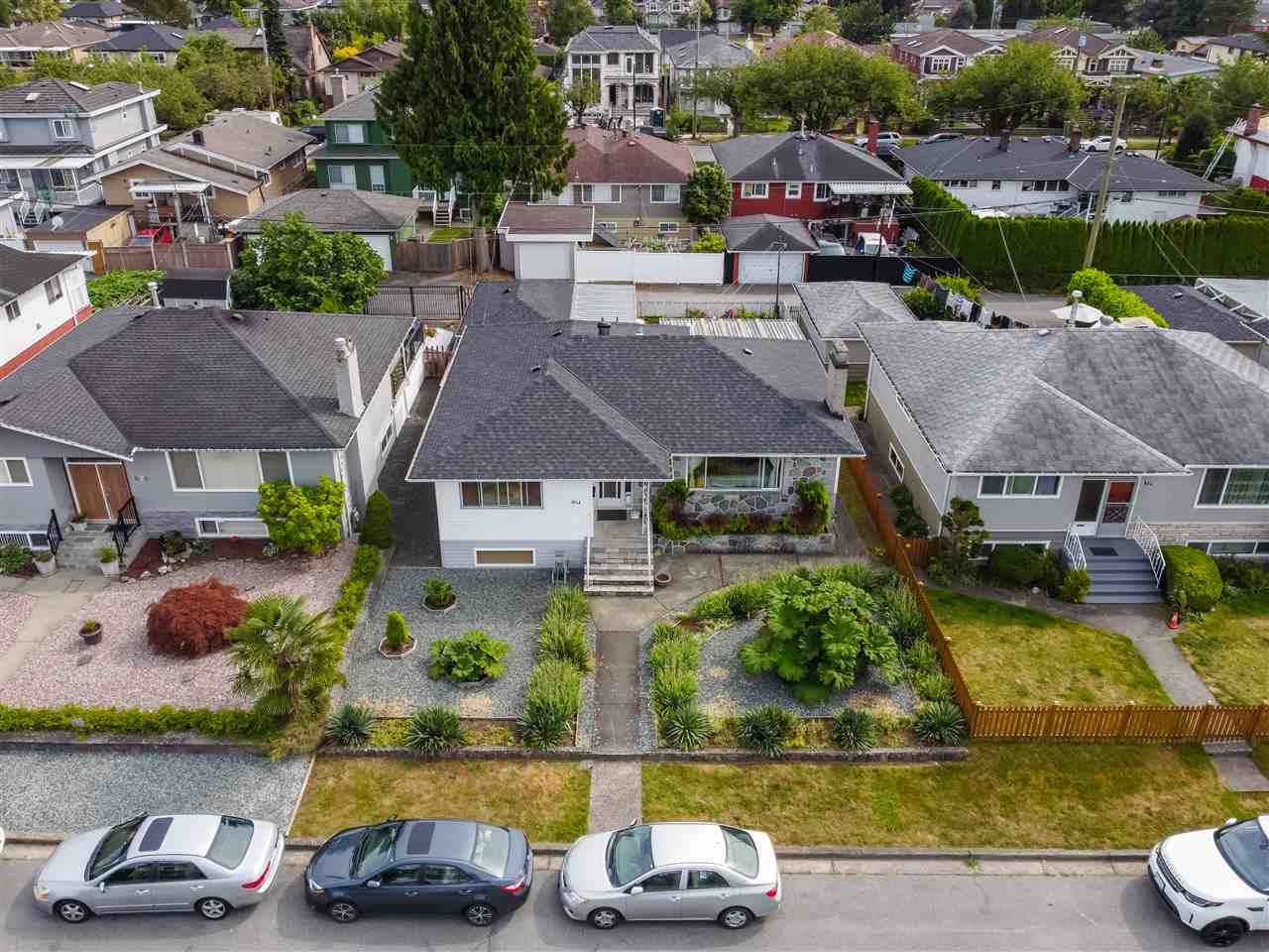 864 E 52nd Ave