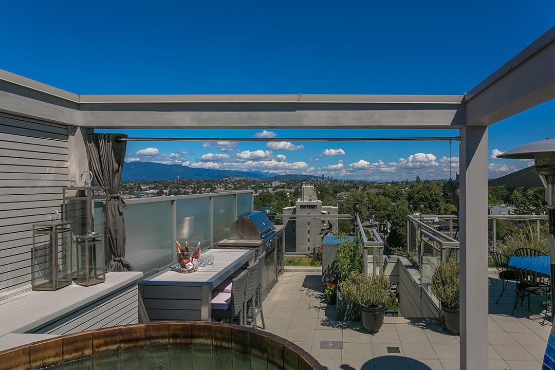 PH4-250 E 6th Ave