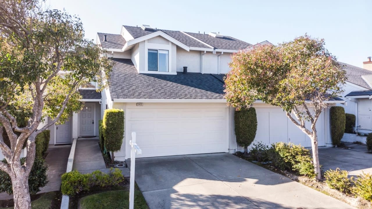 2405 Emily Ln