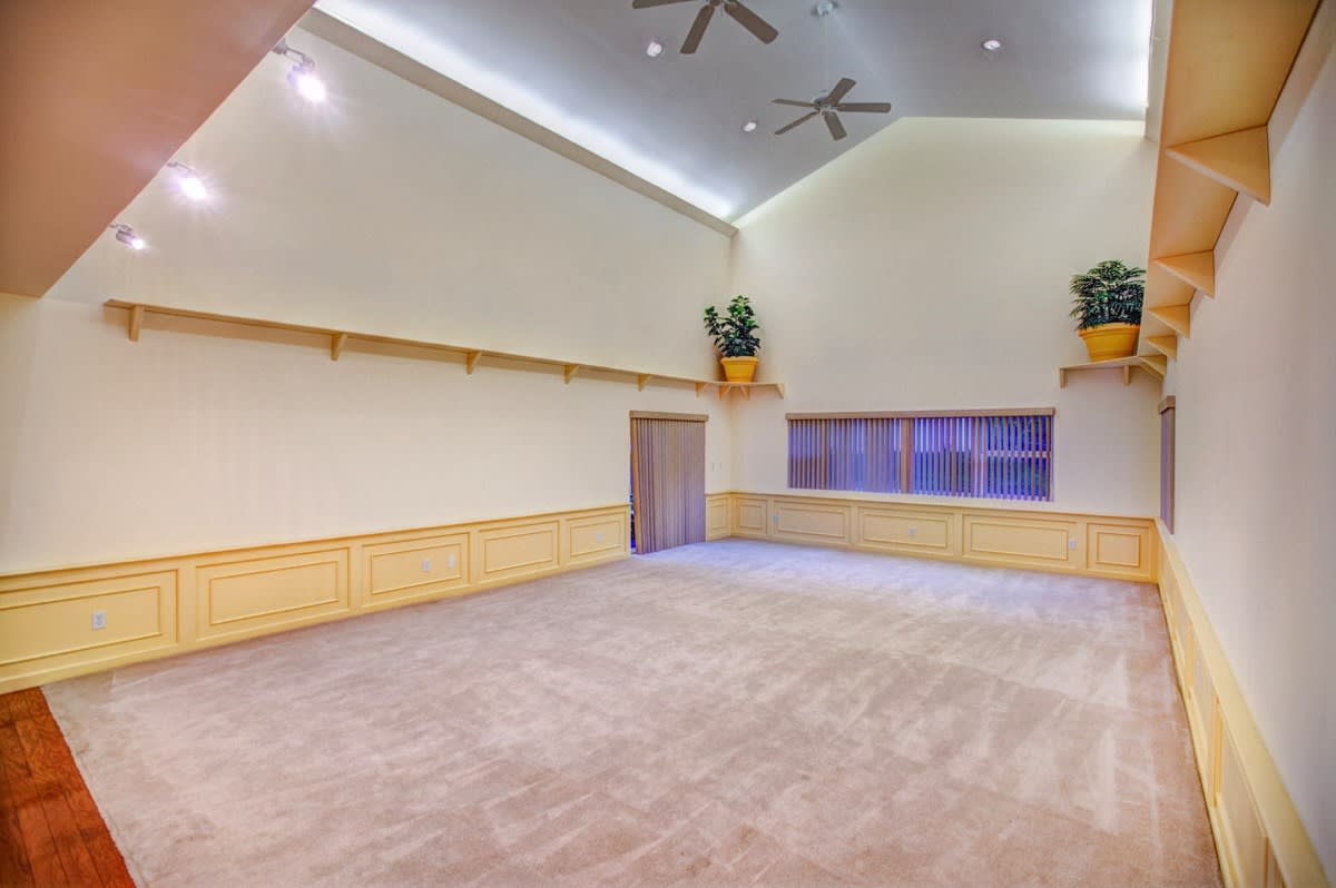 9424 La Tuna Canyon Rd, Sun Valley, CA